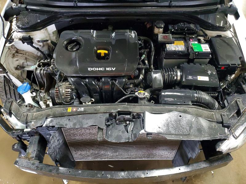 Фото 11 - HYUNDAI ELANTRA