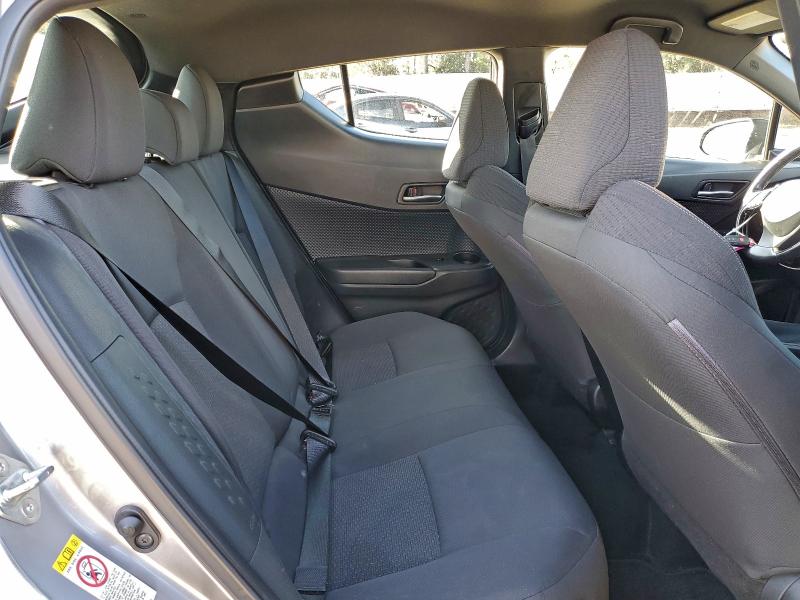 Фото 10 - TOYOTA C-HR