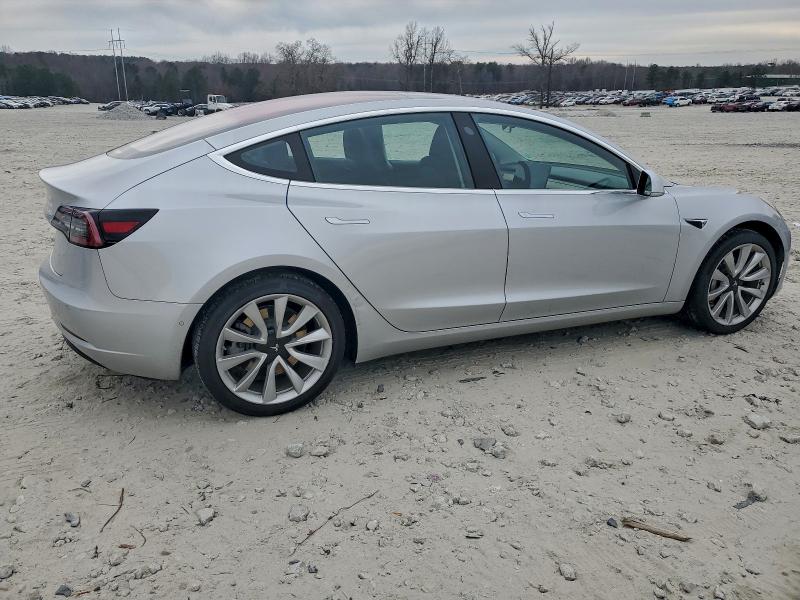 Фото 3 - TESLA MODEL 3