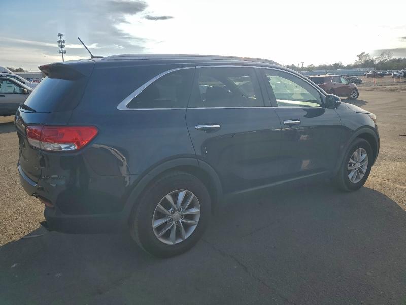 Фото 3 - KIA SORENTO