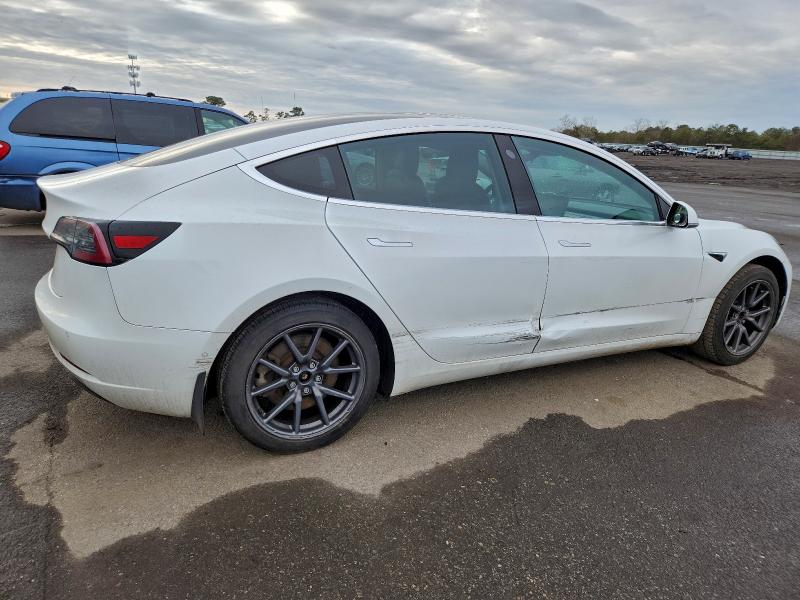 Фото 3 - TESLA MODEL 3