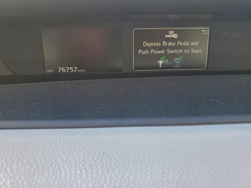 Фото 9 - TOYOTA PRIUS