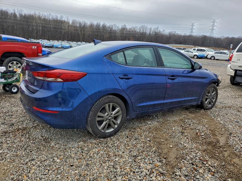 Фото 3 - HYUNDAI ELANTRA