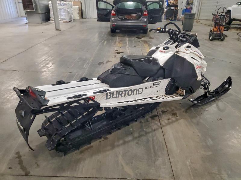 SKI-DOO SNOWMOBILE 2016