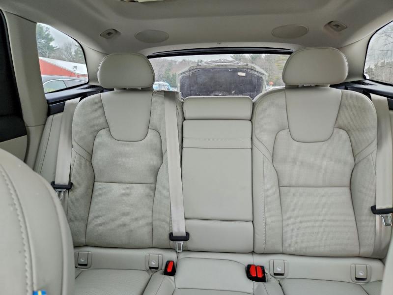 Фото 10 - VOLVO XC60