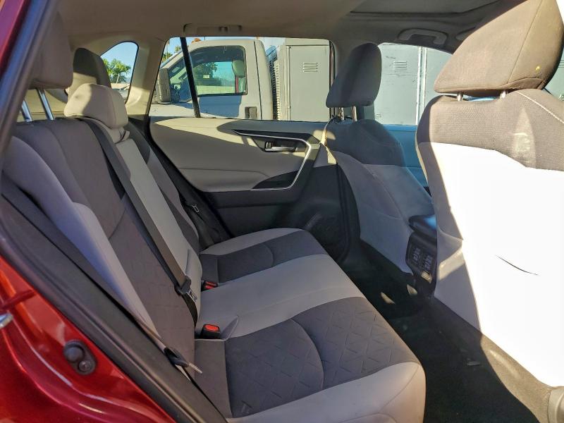 Фото 11 - TOYOTA RAV4