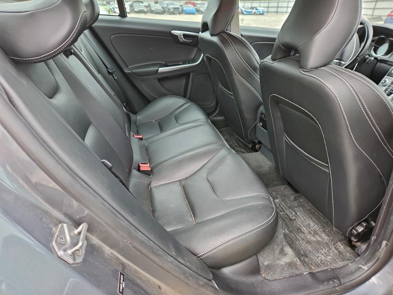 Фото 10 - VOLVO S60