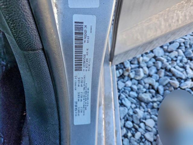 Фото 12 - CHRYSLER 200