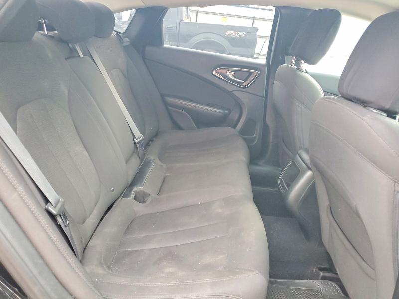 Фото 10 - CHRYSLER 200