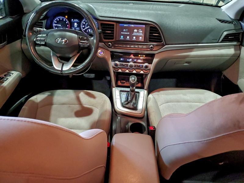 Фото 8 - HYUNDAI ELANTRA