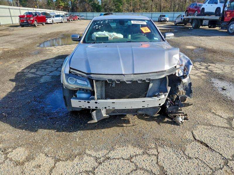 Фото 5 - CHRYSLER 300