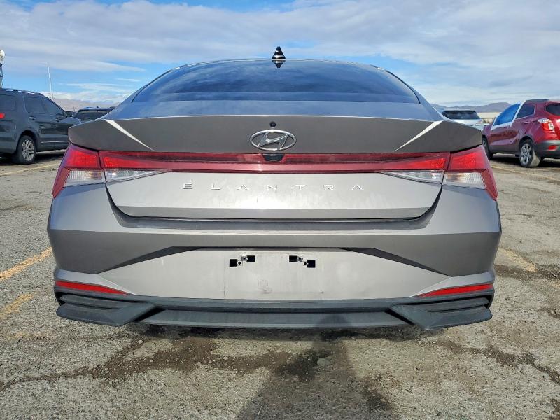 Фото 6 - HYUNDAI ELANTRA