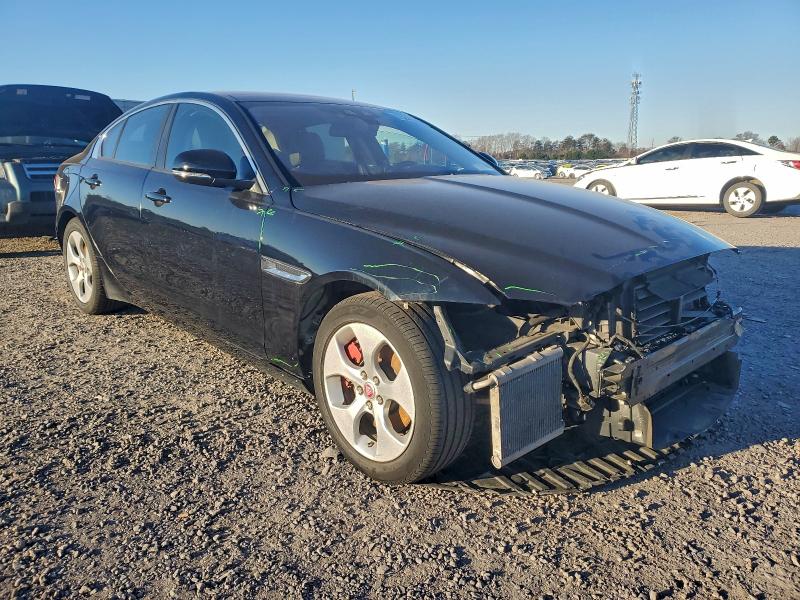 Фото 4 - JAGUAR XE