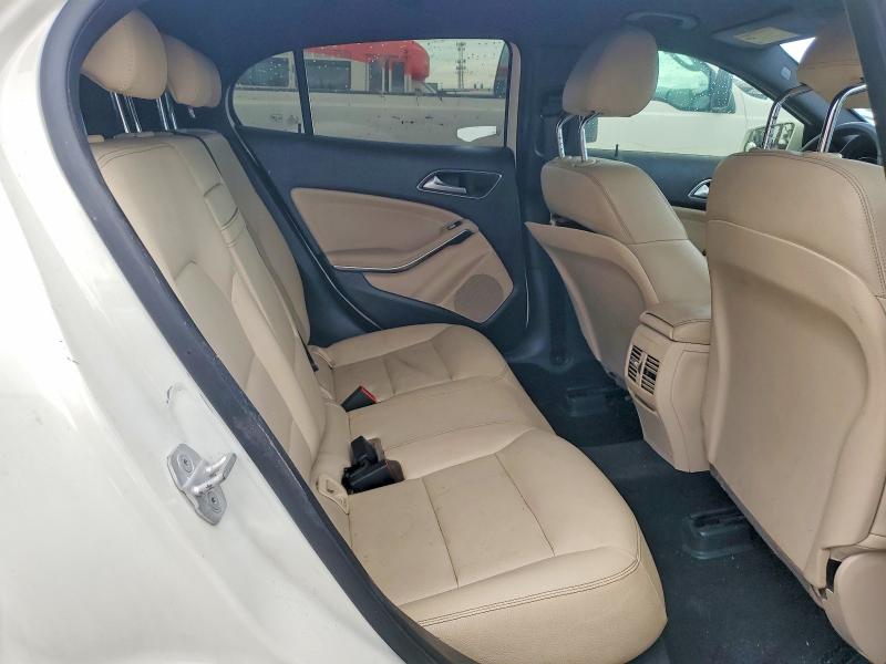 Фото 10 - MERCEDES-BENZ GLA-CLASS