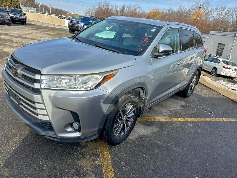 Фото 1 - TOYOTA HIGHLANDER