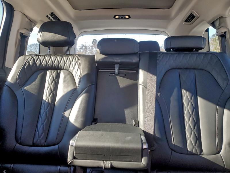 Фото 10 - BMW X7