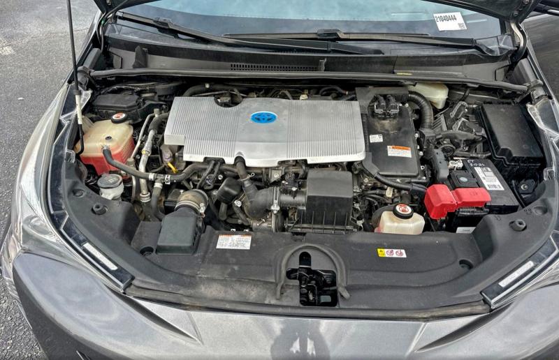 Фото 7 - TOYOTA PRIUS