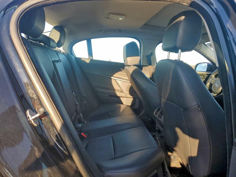 Фото 10 - JAGUAR XE