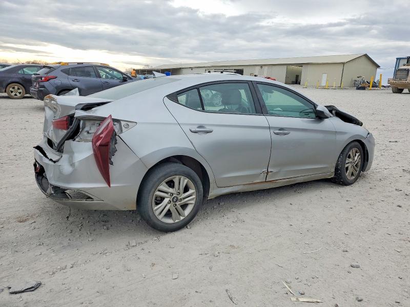 Фото 3 - HYUNDAI ELANTRA