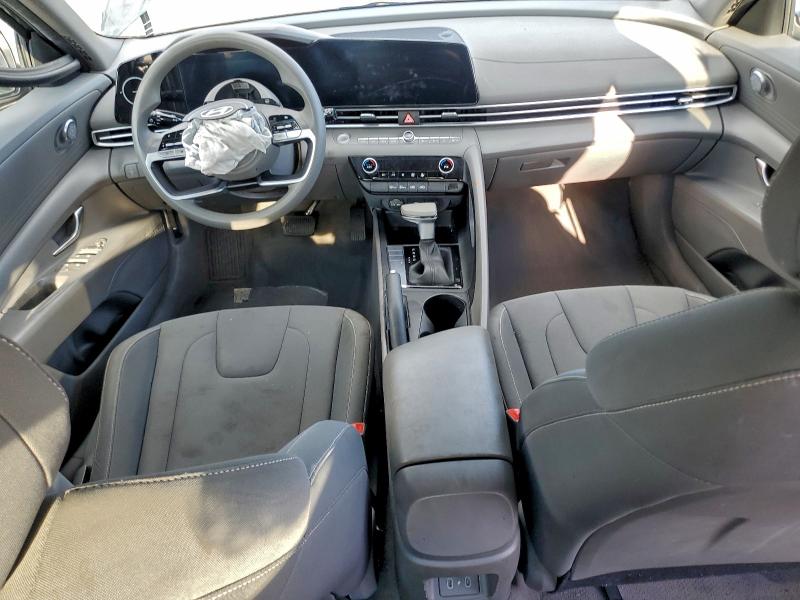 Фото 8 - HYUNDAI ELANTRA