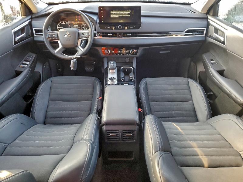 Фото 8 - MITSUBISHI OUTLANDER