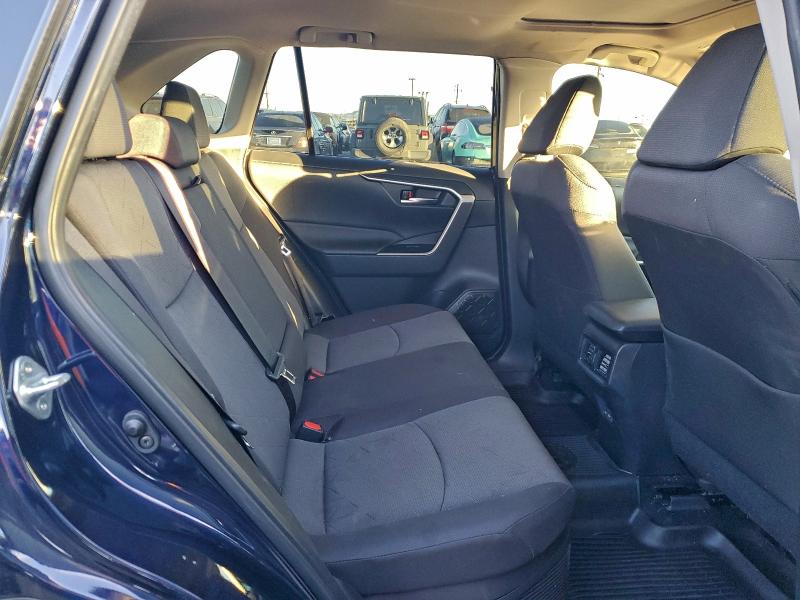 Фото 11 - TOYOTA RAV4