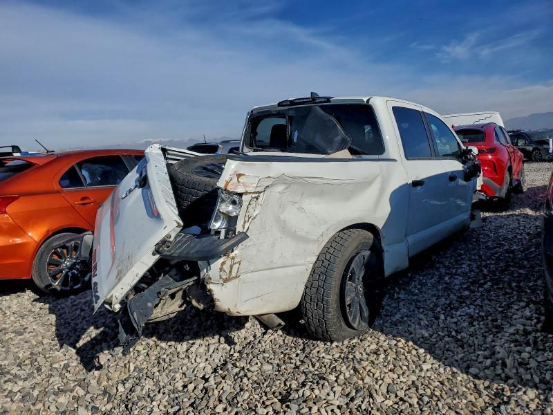 Фото 3 - NISSAN TITAN