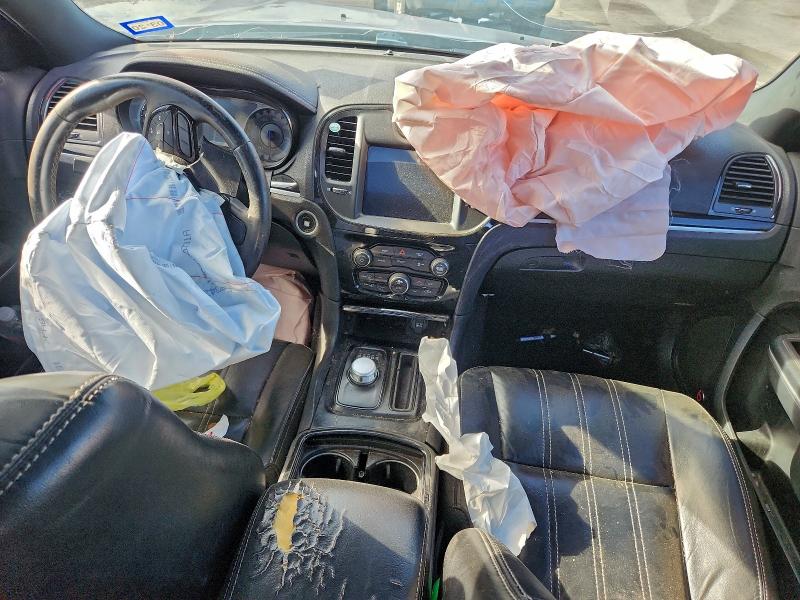 Фото 8 - CHRYSLER 300