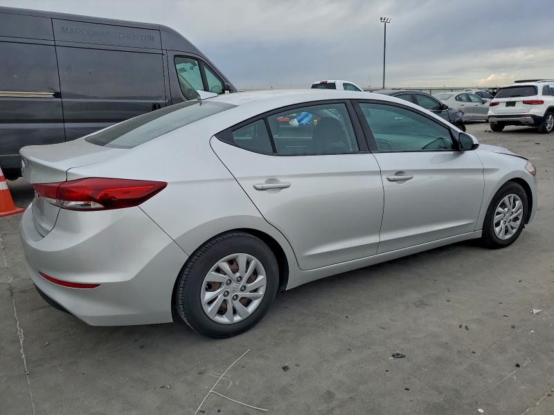 Фото 3 - HYUNDAI ELANTRA