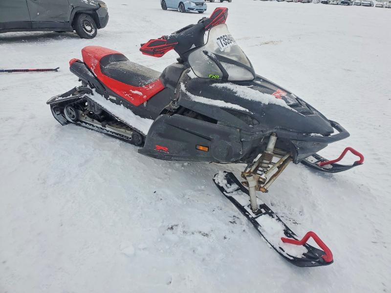 YAMAHA SNOWMOBILE 2003