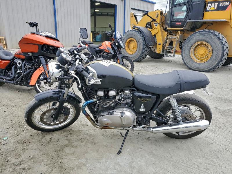 TRIUMPH THRUXTON 2013