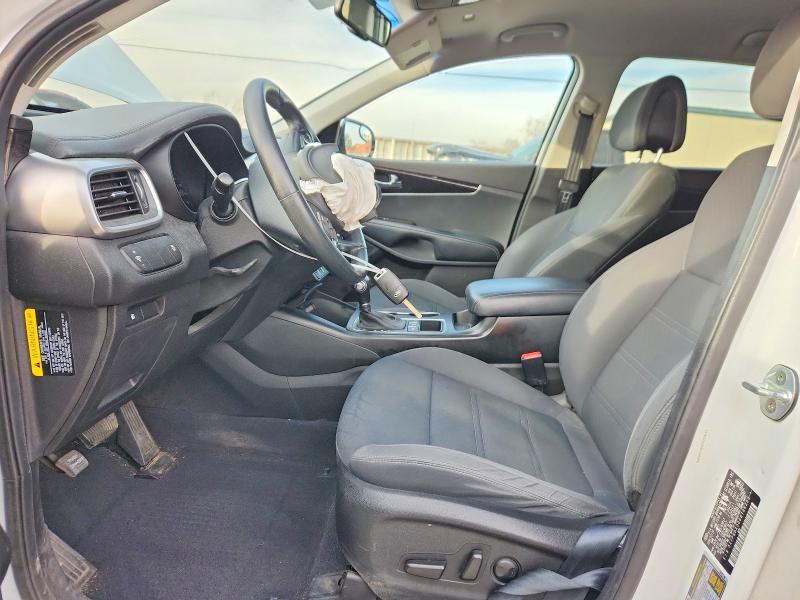 Фото 7 - KIA SORENTO