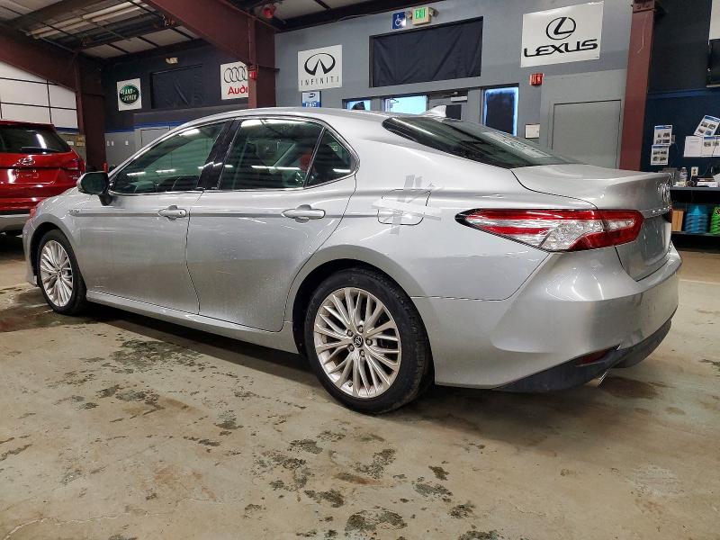 Фото 2 - TOYOTA CAMRY