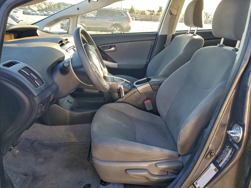 Фото 7 - TOYOTA PRIUS