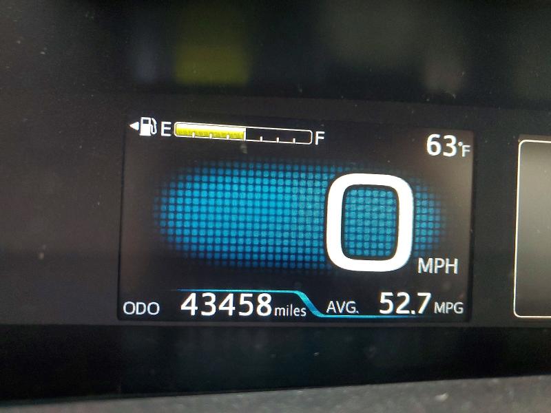 Фото 9 - TOYOTA PRIUS