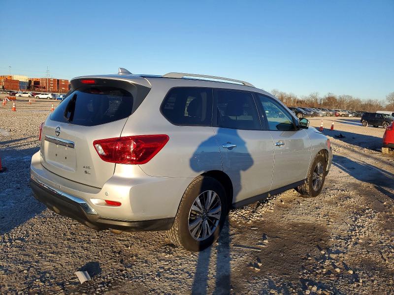 Фото 3 - NISSAN PATHFINDER