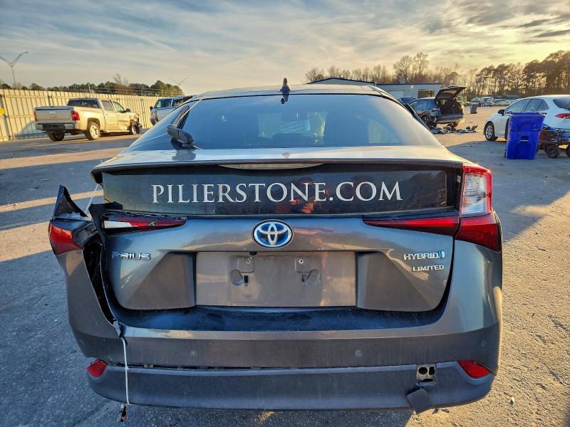 Фото 6 - TOYOTA PRIUS