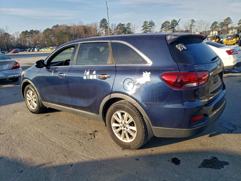 Фото 2 - KIA SORENTO