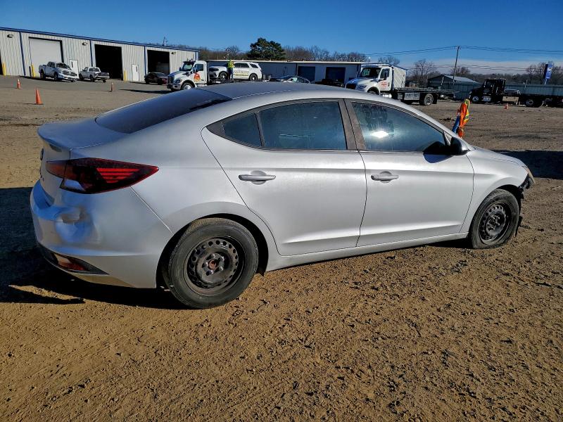 Фото 3 - HYUNDAI ELANTRA