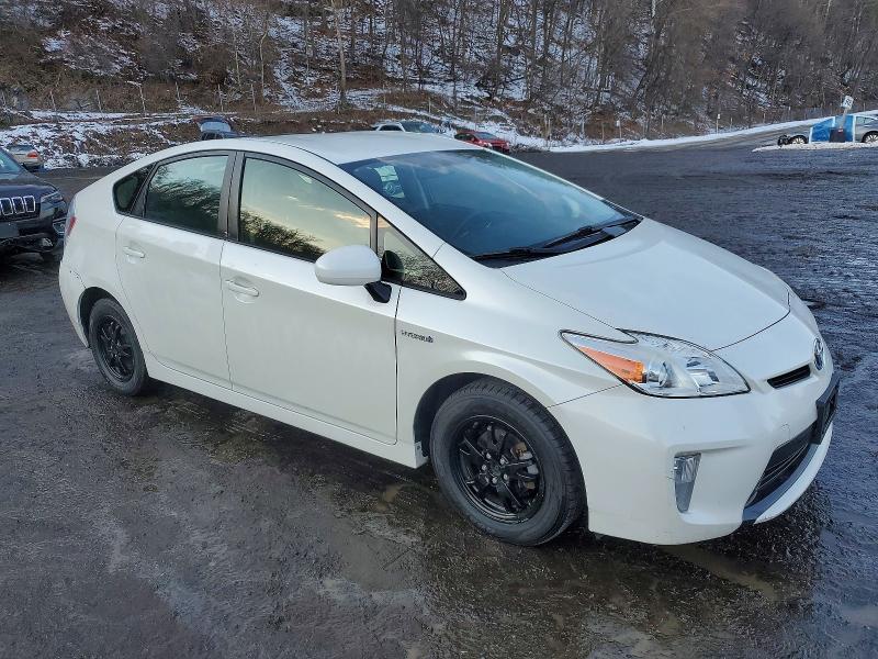 Фото 4 - TOYOTA PRIUS