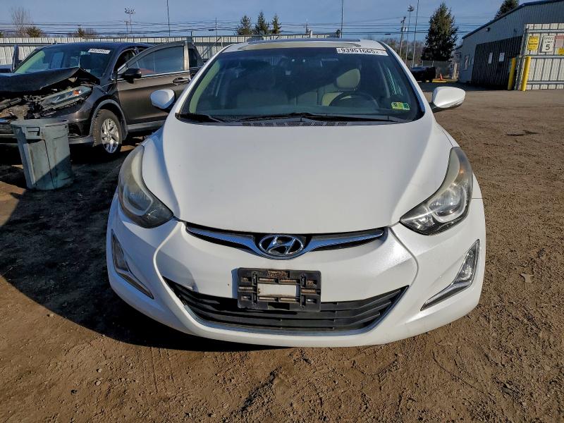 Фото 5 - HYUNDAI ELANTRA