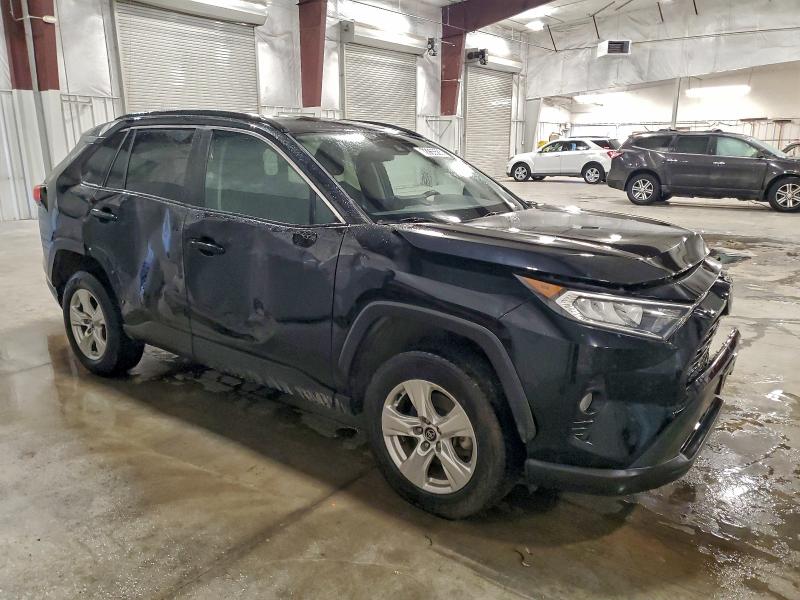 Фото 4 - TOYOTA RAV4