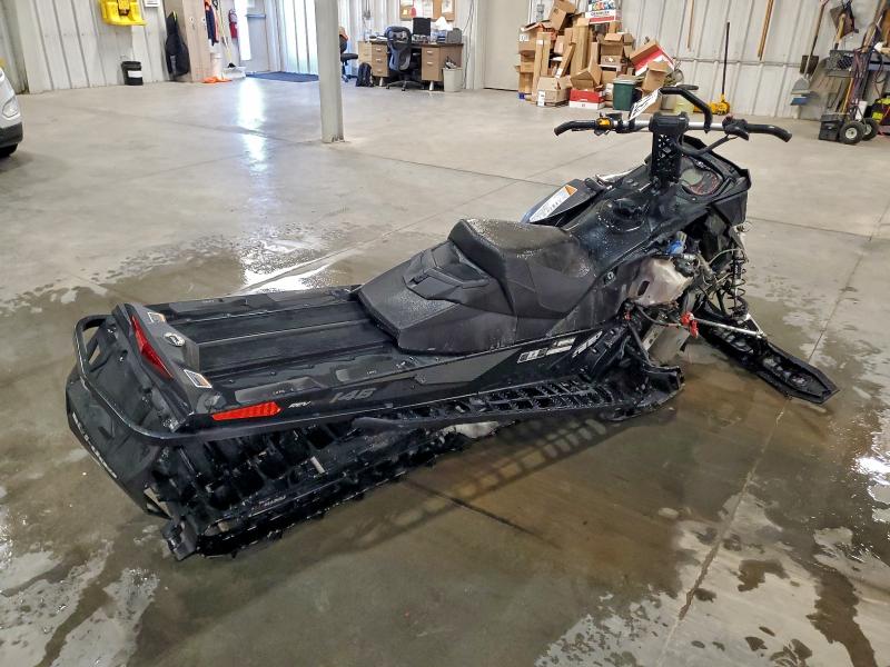 SKI-DOO SNOWMOBILE 2017