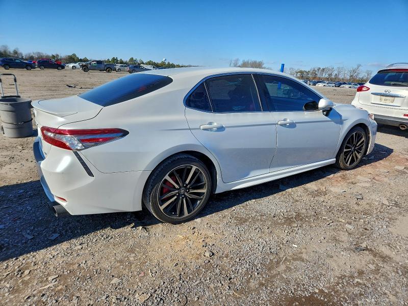 Фото 3 - TOYOTA CAMRY