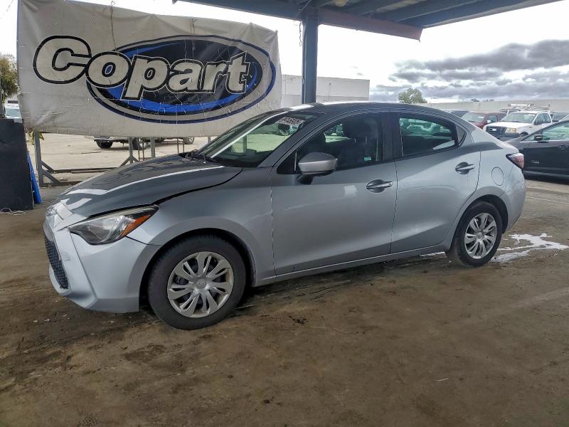 Фото 1 - TOYOTA YARIS