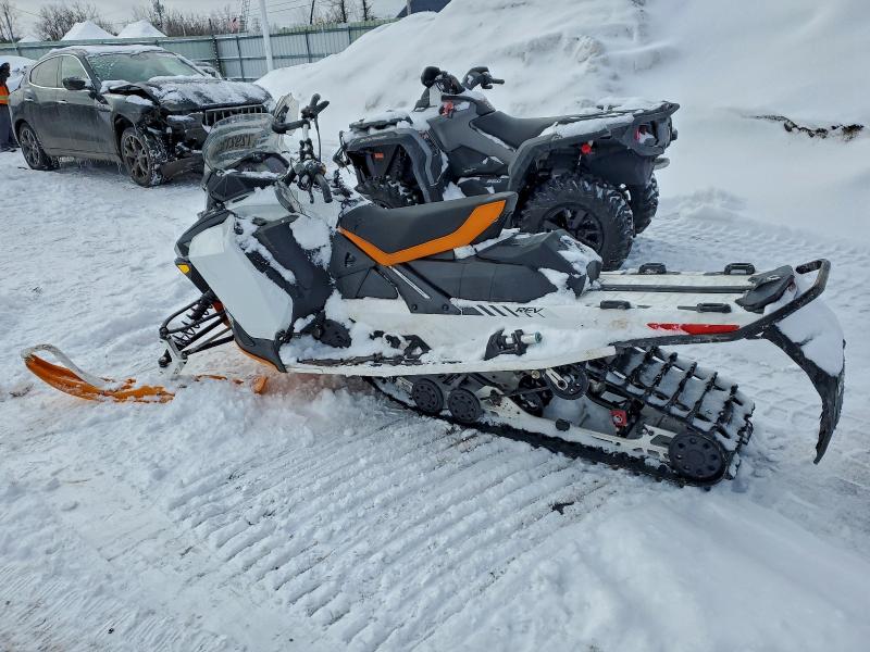 SKI-DOO SNOWMOBILE 2017