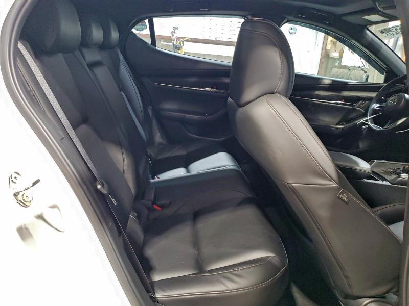 Фото 11 - MAZDA 3