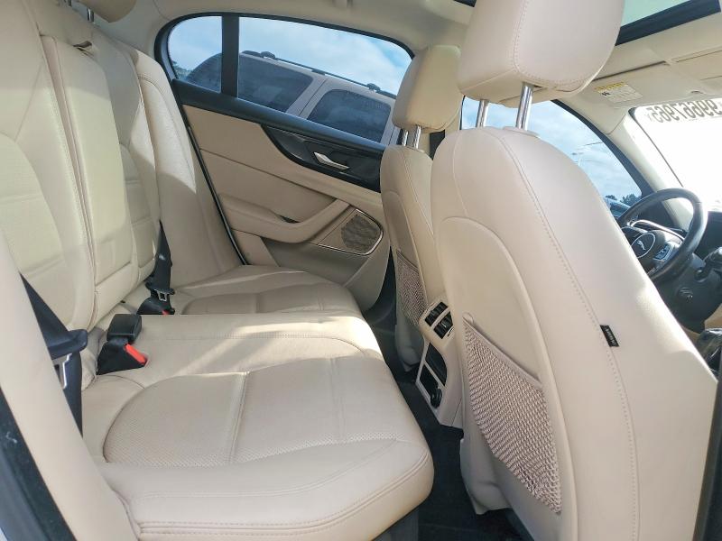 Фото 10 - JAGUAR XE