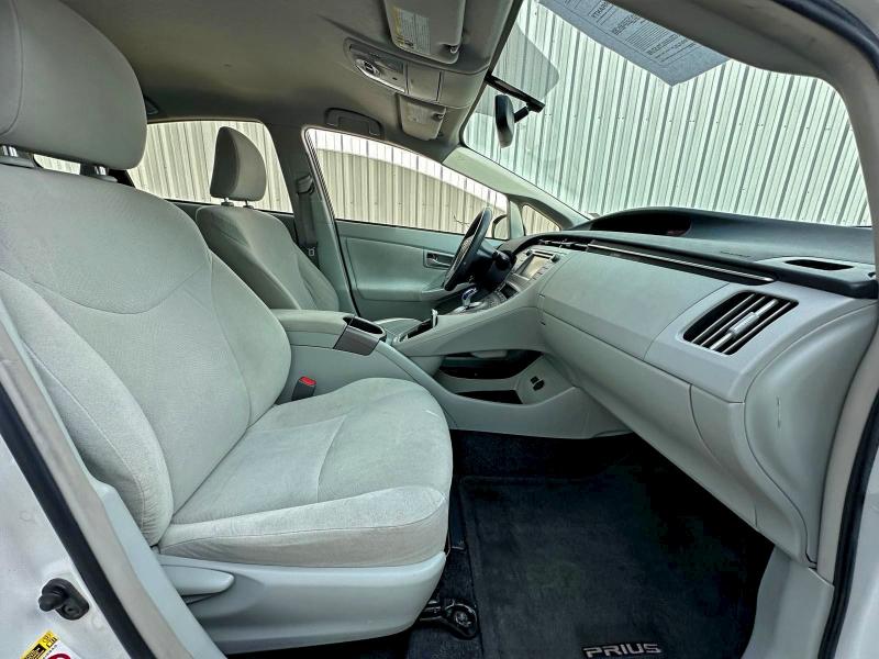 Фото 5 - TOYOTA PRIUS