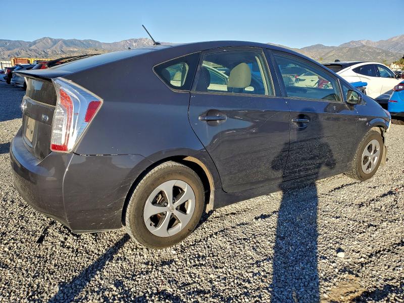 Фото 3 - TOYOTA PRIUS